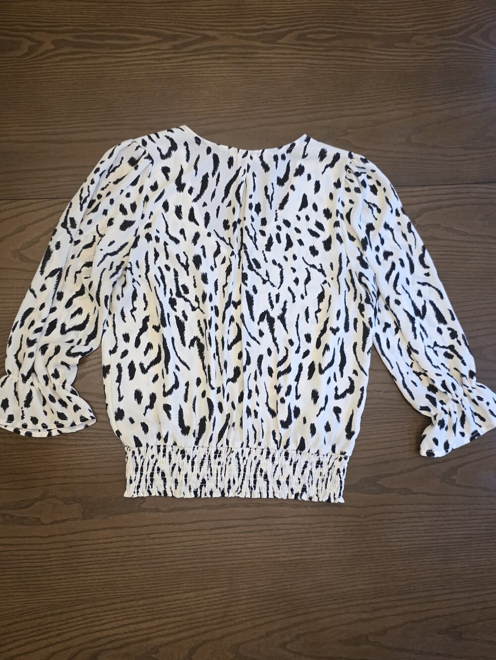 Philosophy Animal Print Smocked Blouse Long Slevees V-neck Quiet Luxury Mob Wife - Picture 6 of 8